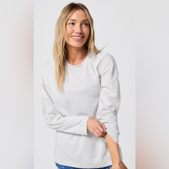 Fabletics 24-7 Long Sleeve Tee | L | NWT | Pink Heart | Luxe360 Lt. Gray Heather - Picture 2 of 10